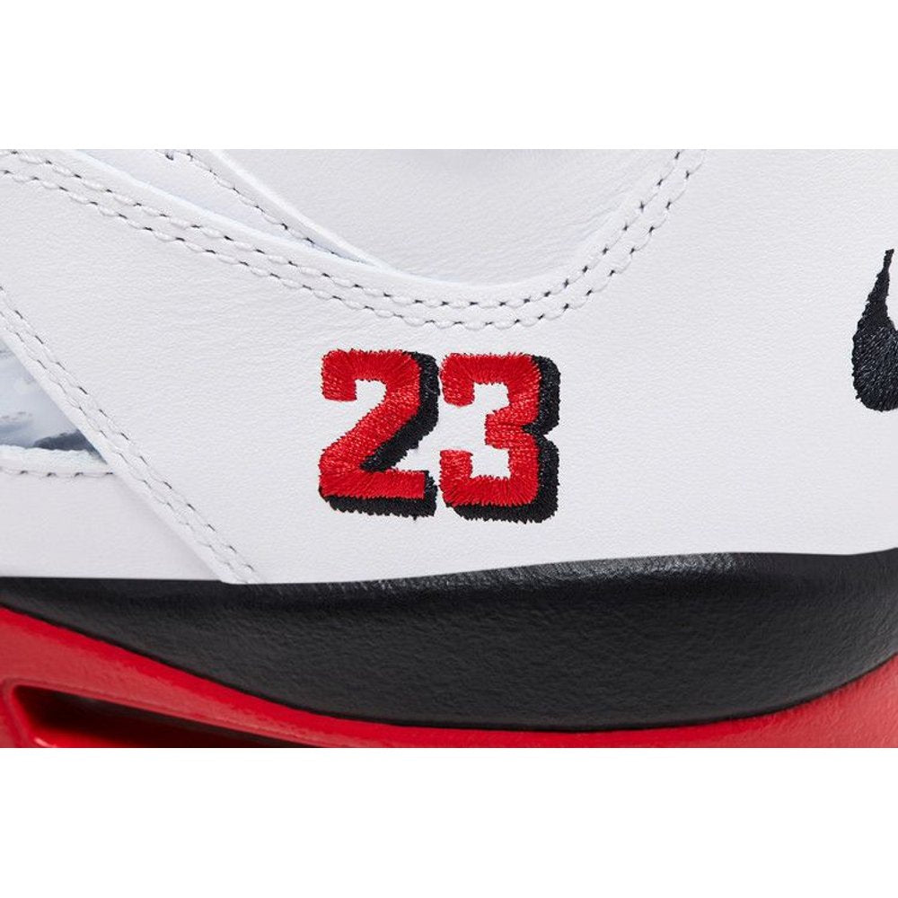 Jordan 5 Retro Fire Red Black Tongue (2025) – pohled 9 | Purekickz