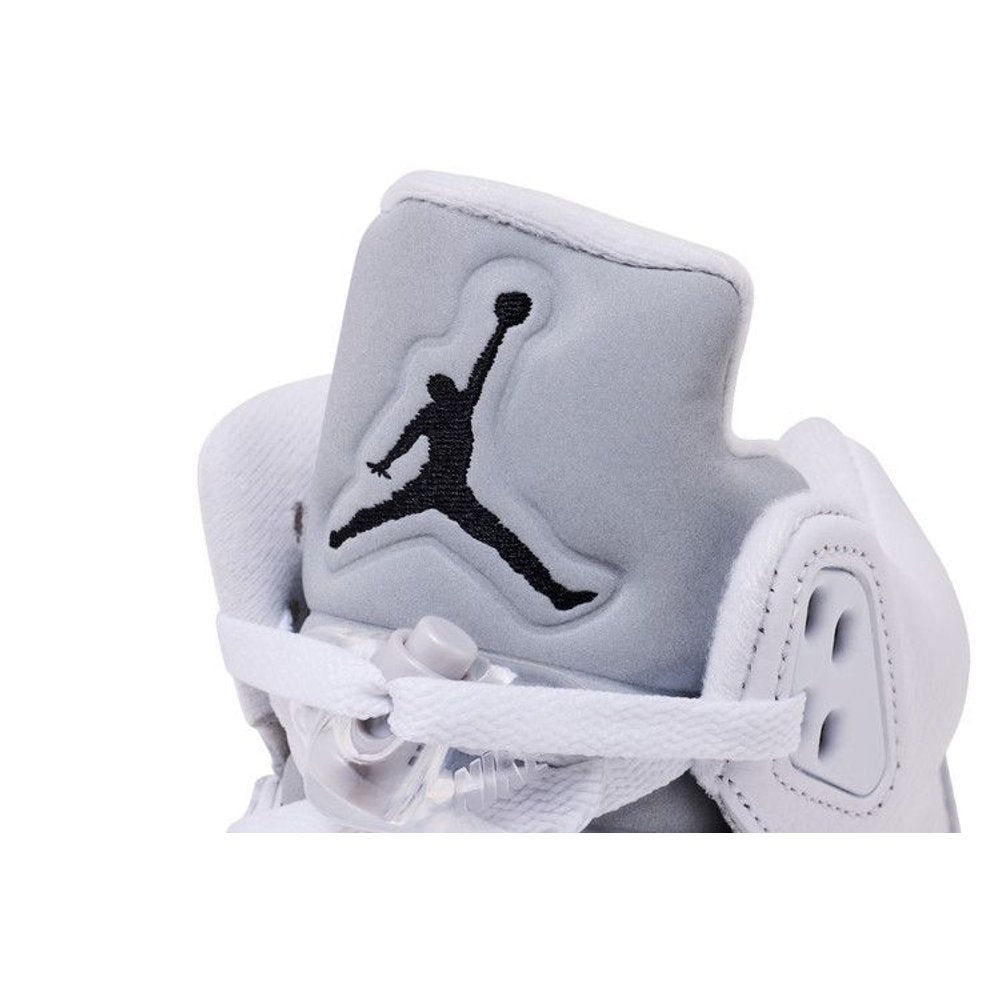 Jordan 5 Retro White Metallic (2026) – pohled 9 | Purekickz