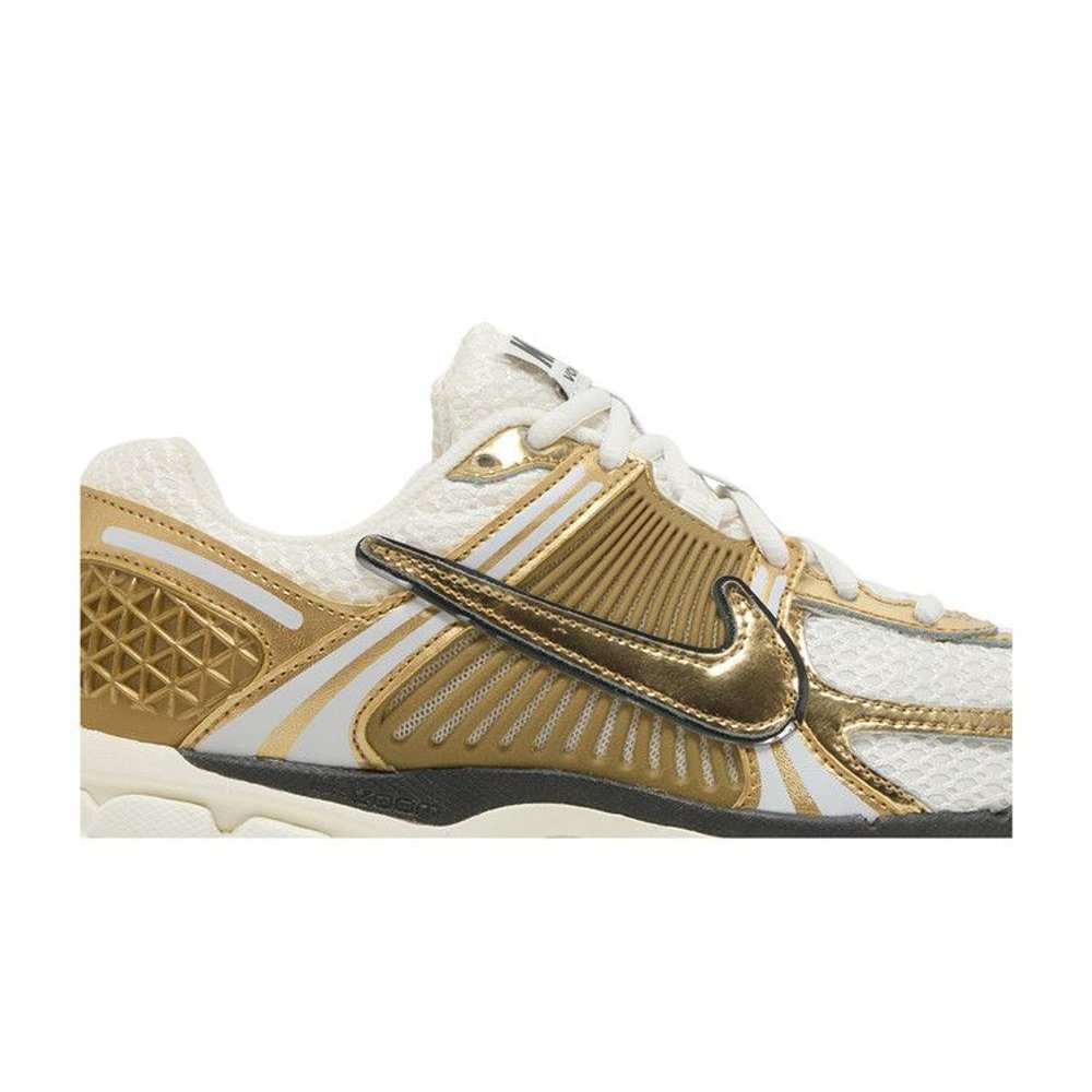 Nike Zoom Vomero 5 Metallic Gold (W) – detail | Purekickz