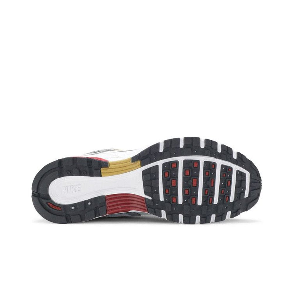 Nike P-6000 White Gold Red (W) – zadní pohled | Purekickz