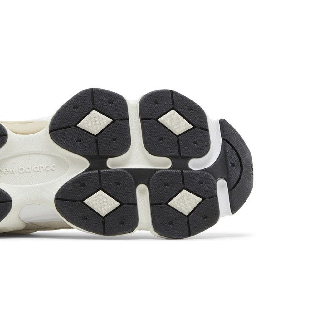 New Balance 9060 Sea Salt Moonbeam – pohled shora | Purekickz