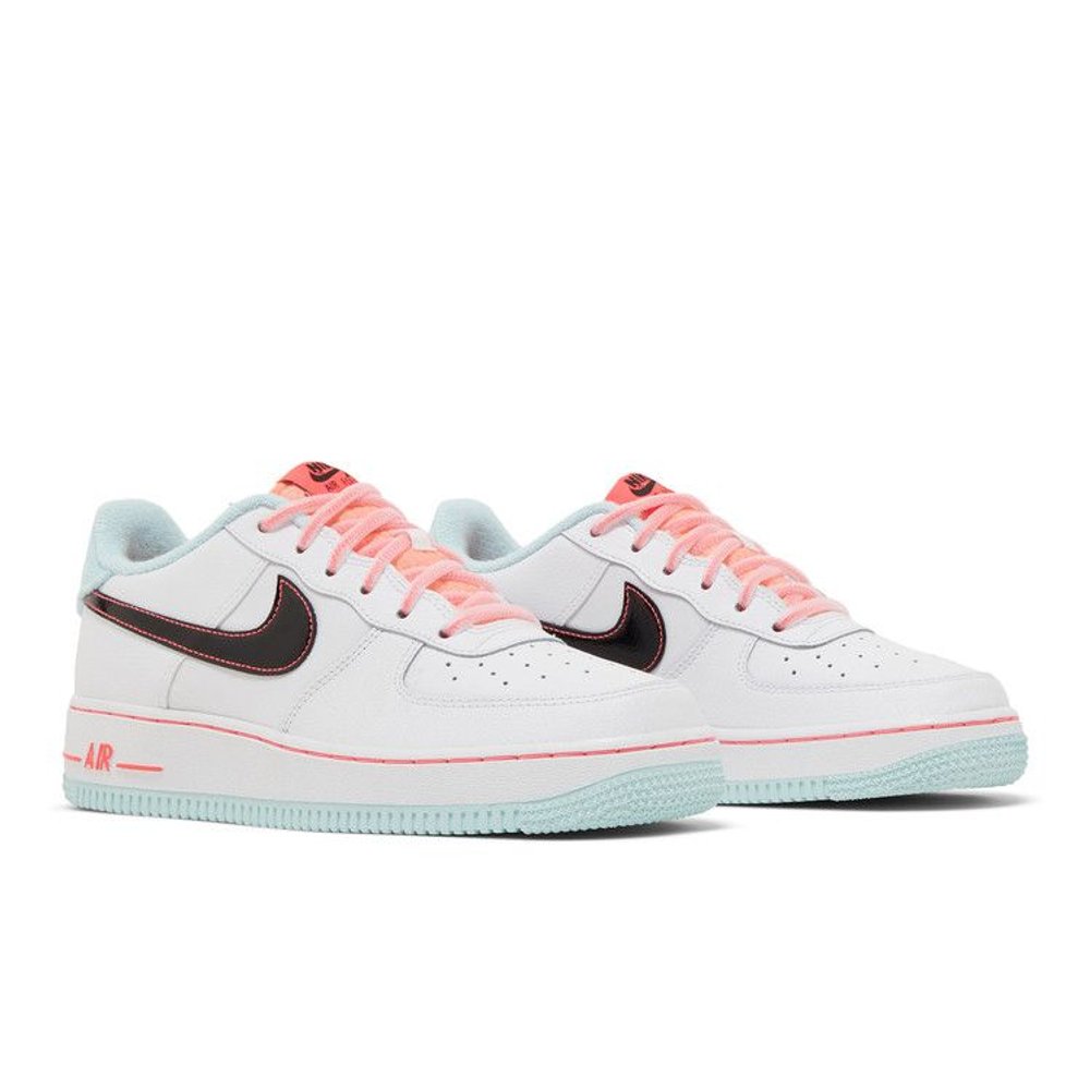 Nike Air Force 1 Low 07 LV8 White Atomic Pink (GS) – lifestyle foto | Purekickz