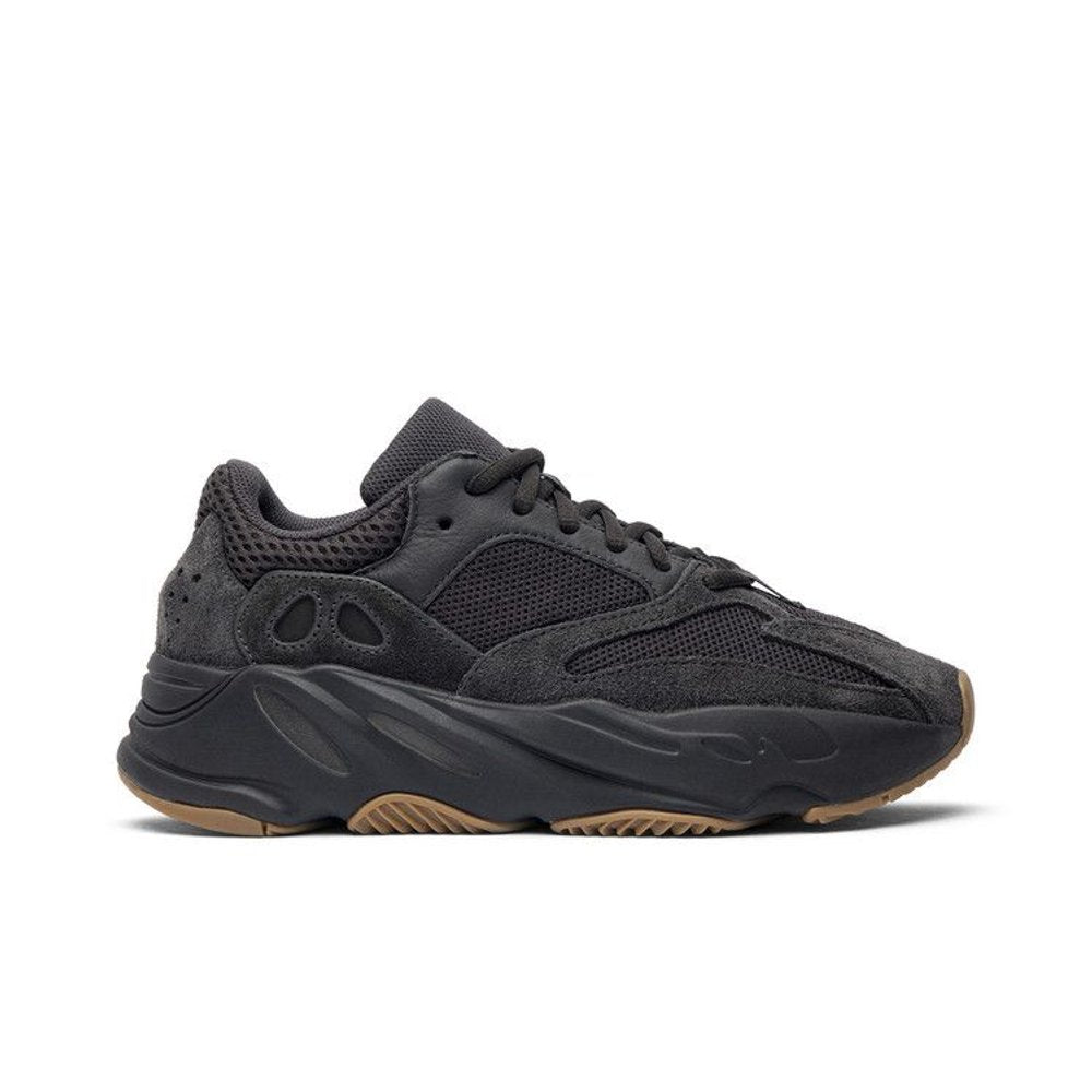 adidas Yeezy Boost 700 Utility Black – boční pohled | Purekickz