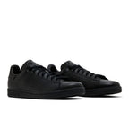 adidas Stan Smith Triple Black – lifestyle foto | Purekickz