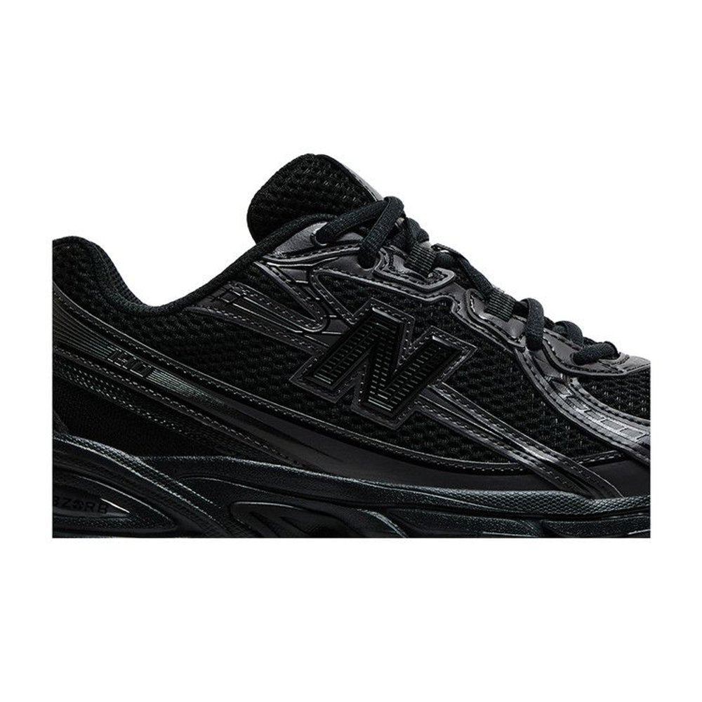 New Balance 740 Triple Black – detail | Purekickz