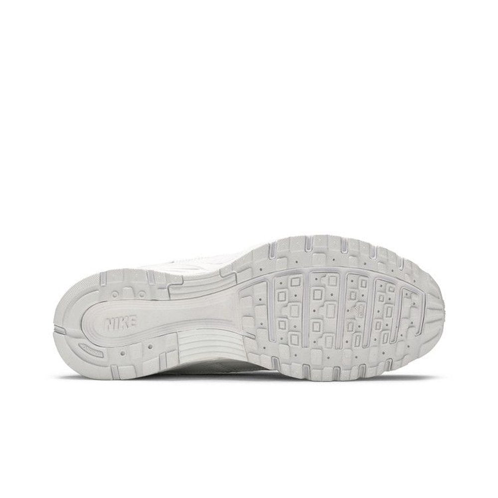 Nike P-6000 Triple White – zadní pohled | Purekickz