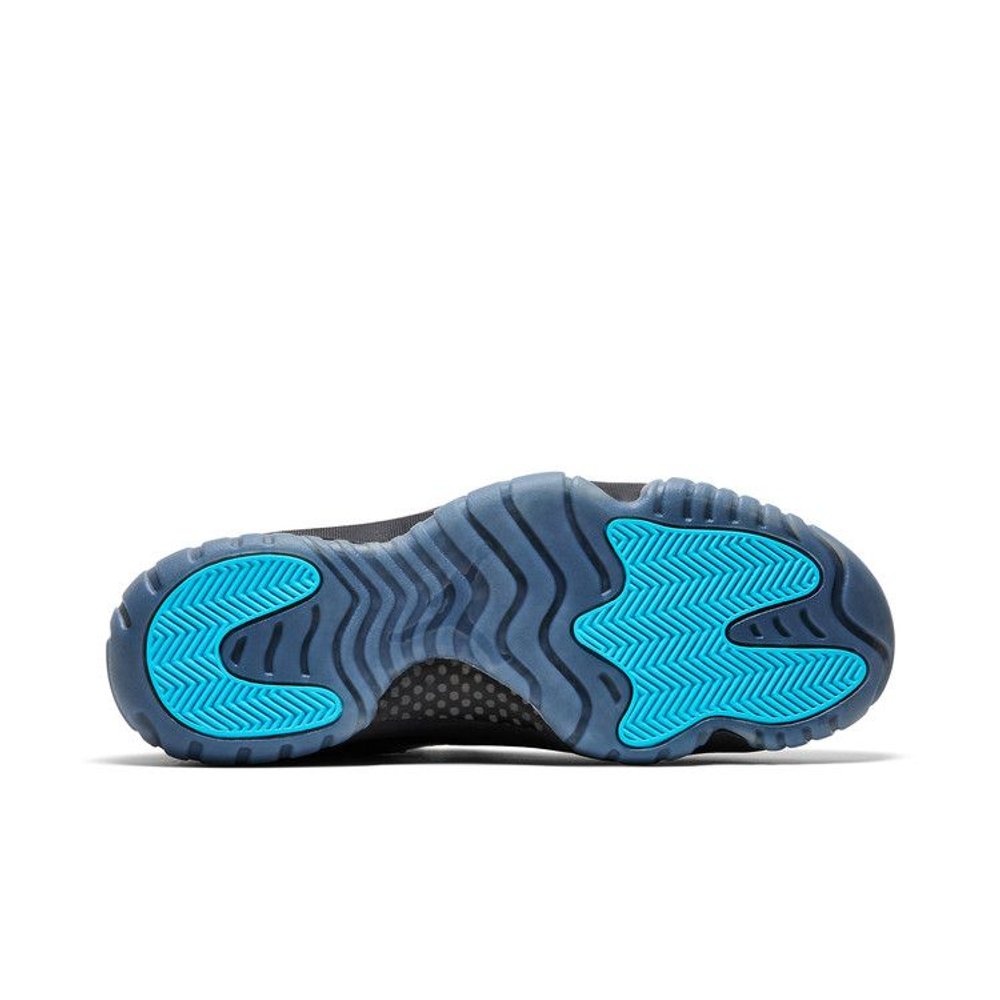 Jordan 11 Retro Gamma Blue (2025) – zadní pohled | Purekickz