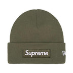 Supreme New Era Box Logo Beanie (FW25) Light Olive – hlavní pohled | Purekickz