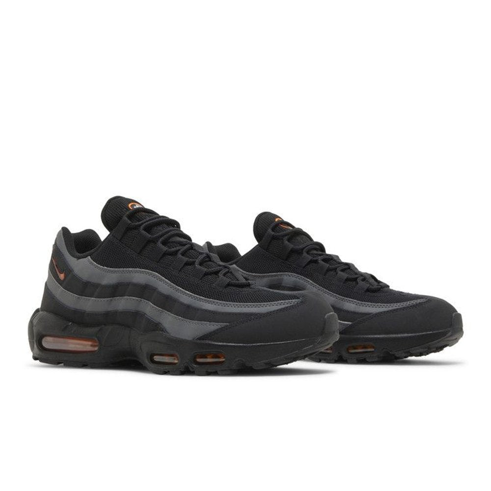 Nike Air Max 95 Black Grey Safety Orange – lifestyle foto | Purekickz