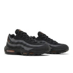 Nike Air Max 95 Black Grey Safety Orange – lifestyle foto | Purekickz