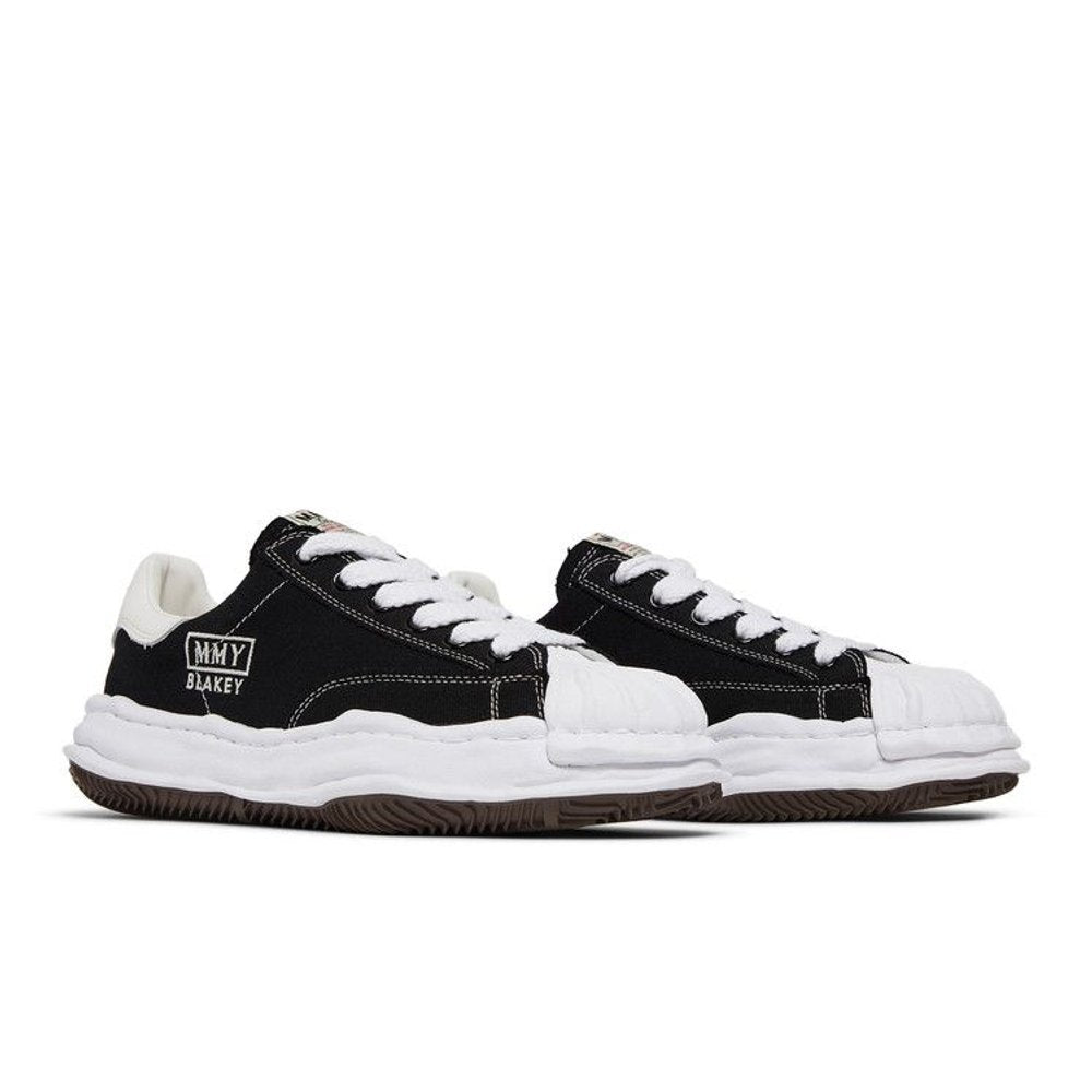 Maison Mihara Yasuhiro Blakey OG Sole Canvas Low Black White – lifestyle foto | Purekickz