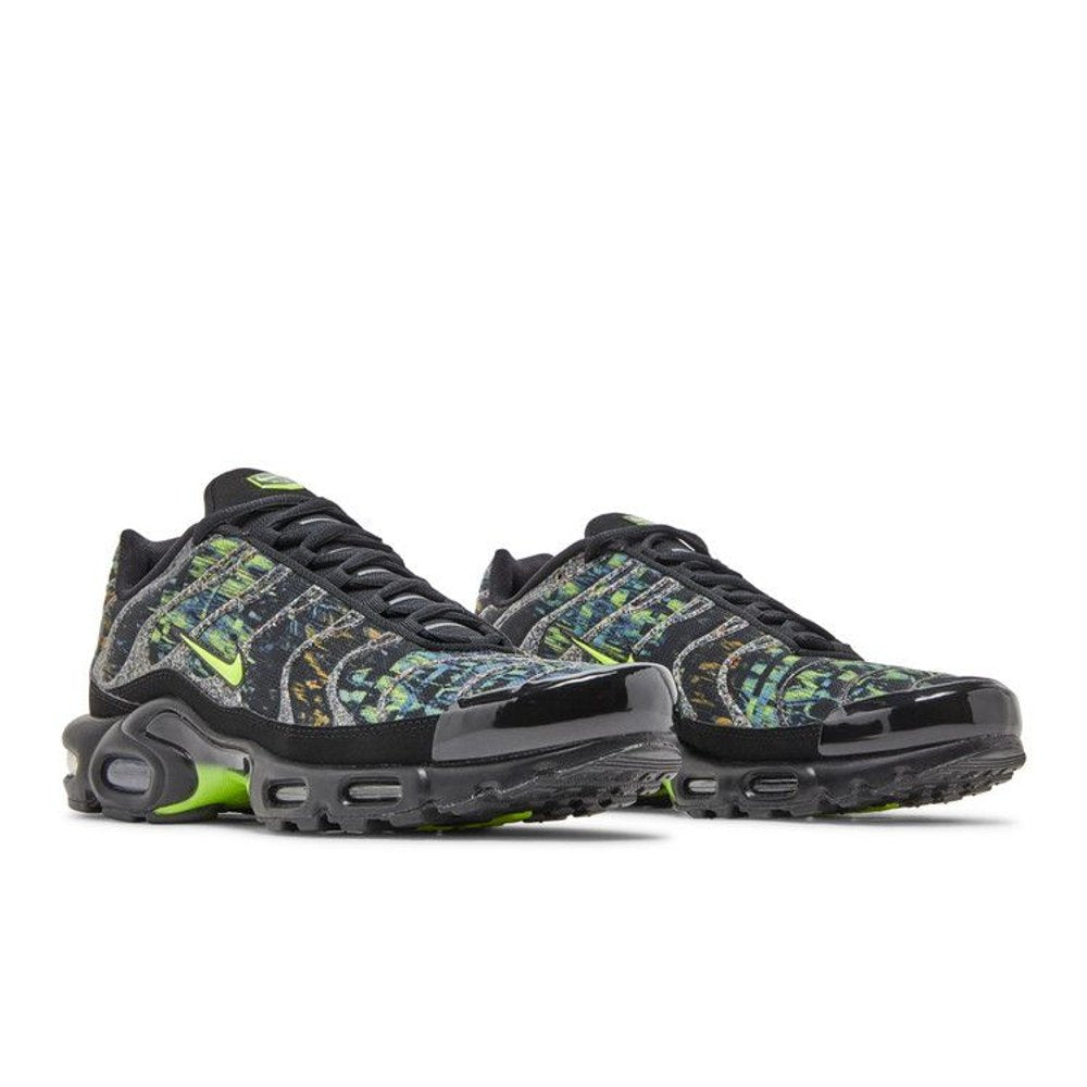 Nike Air Max Plus Sustainable Black Volt – lifestyle foto | Purekickz