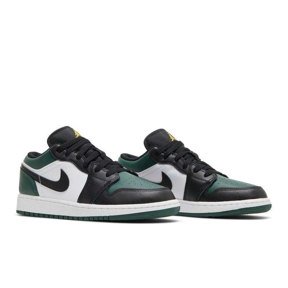Jordan 1 Low Green Toe (GS) – lifestyle foto | Purekickz