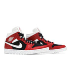 Jordan 1 Mid Gym Red Black (W) – lifestyle foto | Purekickz