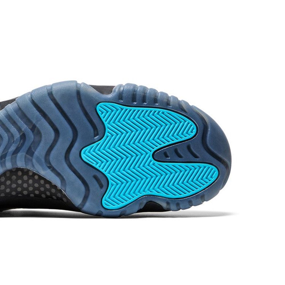 Jordan 11 Retro Gamma Blue (2025) – pohled shora | Purekickz