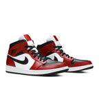 Jordan 1 Mid Chicago Toe – lifestyle foto | Purekickz