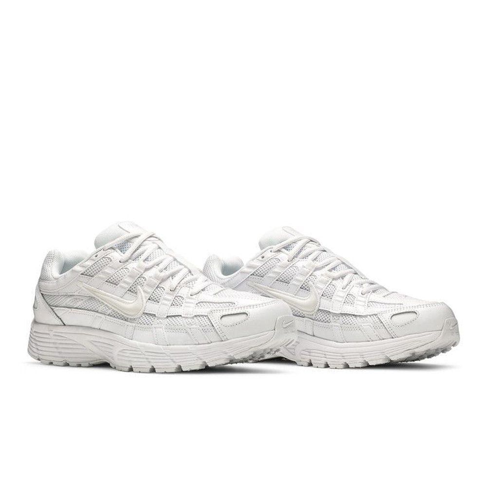 Nike P-6000 Triple White – lifestyle foto | Purekickz