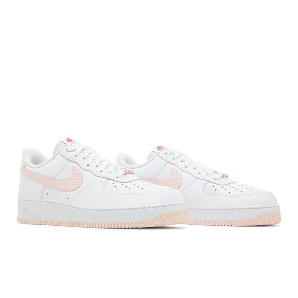 Nike Air Force 1 Low '07 VT Valentine's Day (2022) – lifestyle foto | Purekickz