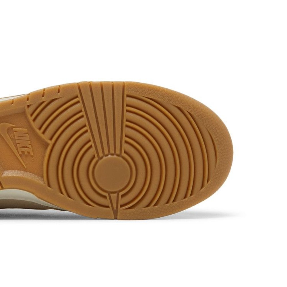Nike Dunk Low Khaki Suede Gum – pohled shora | Purekickz