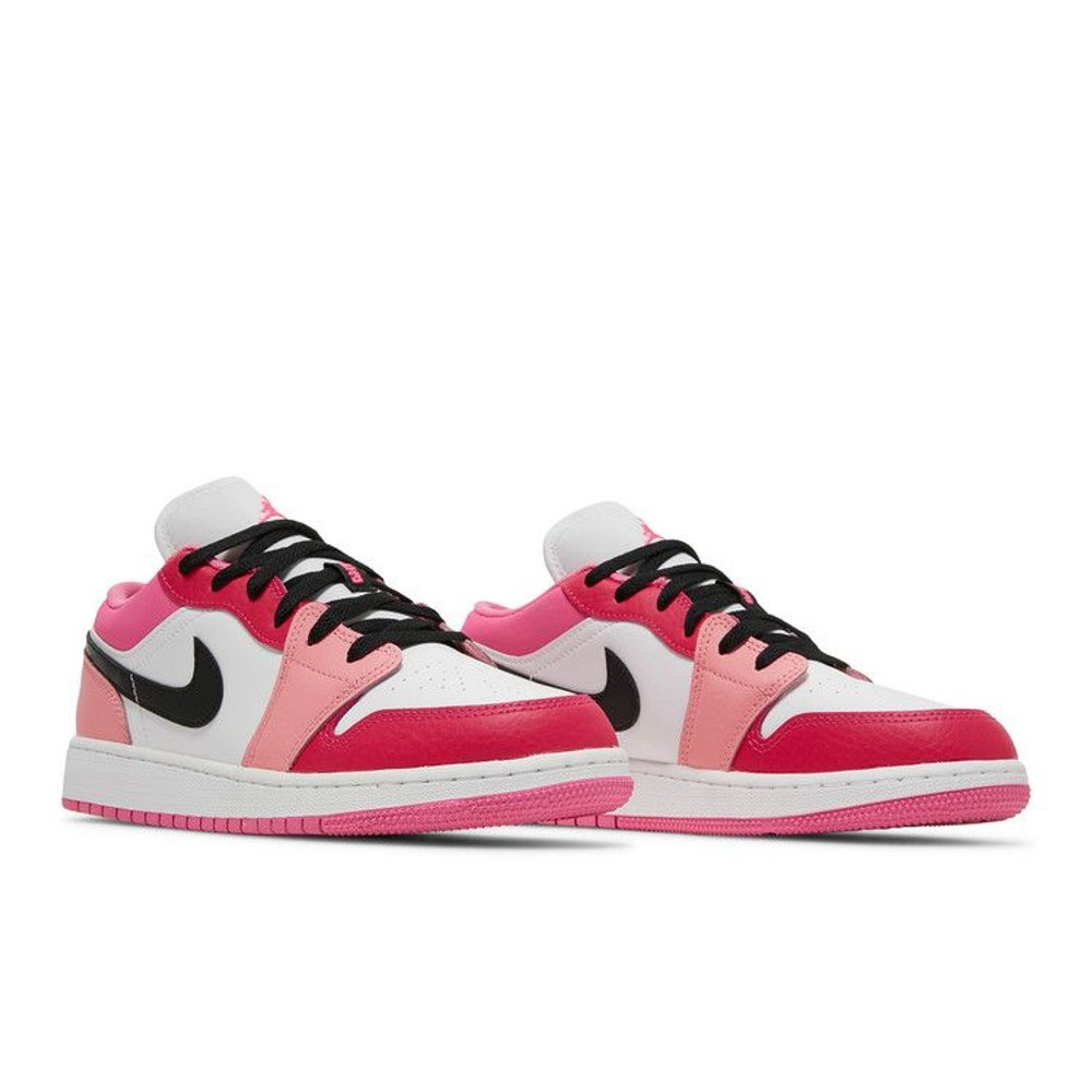 Jordan 1 Low Pink Red (GS) – lifestyle foto | Purekickz