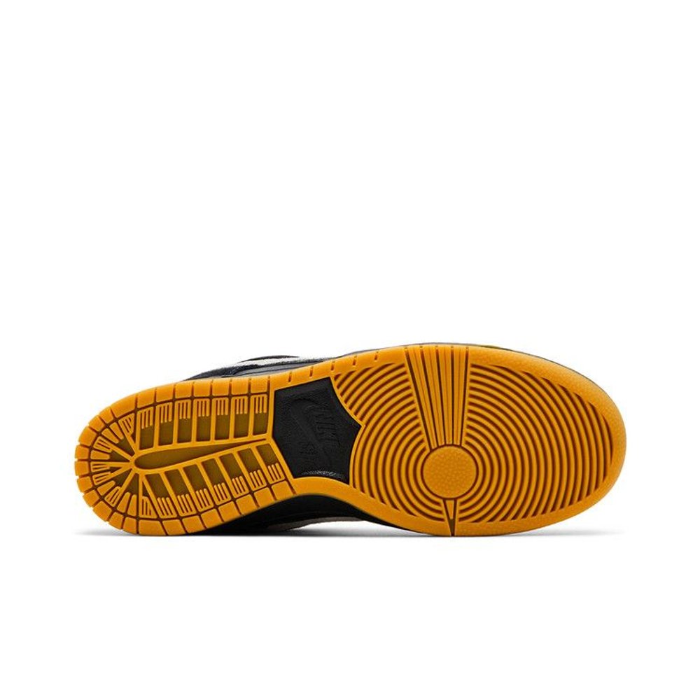 Nike Dunk Low Pro SB Black White Gum – zadní pohled | Purekickz