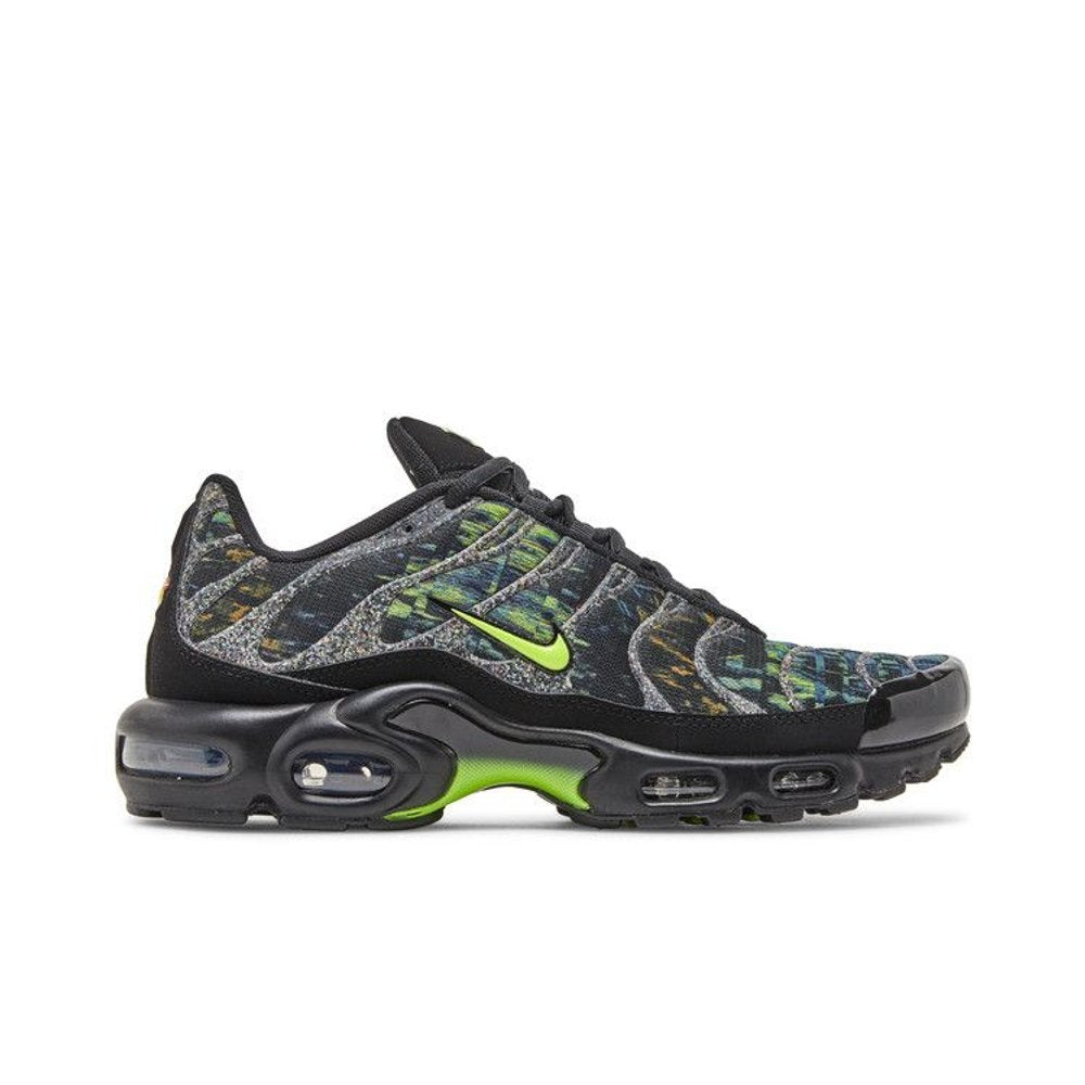 Nike Air Max Plus Sustainable Black Volt – boční pohled | Purekickz