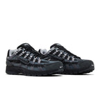 Nike P-6000 Suede Anthracite Metallic Silver – lifestyle foto | Purekickz