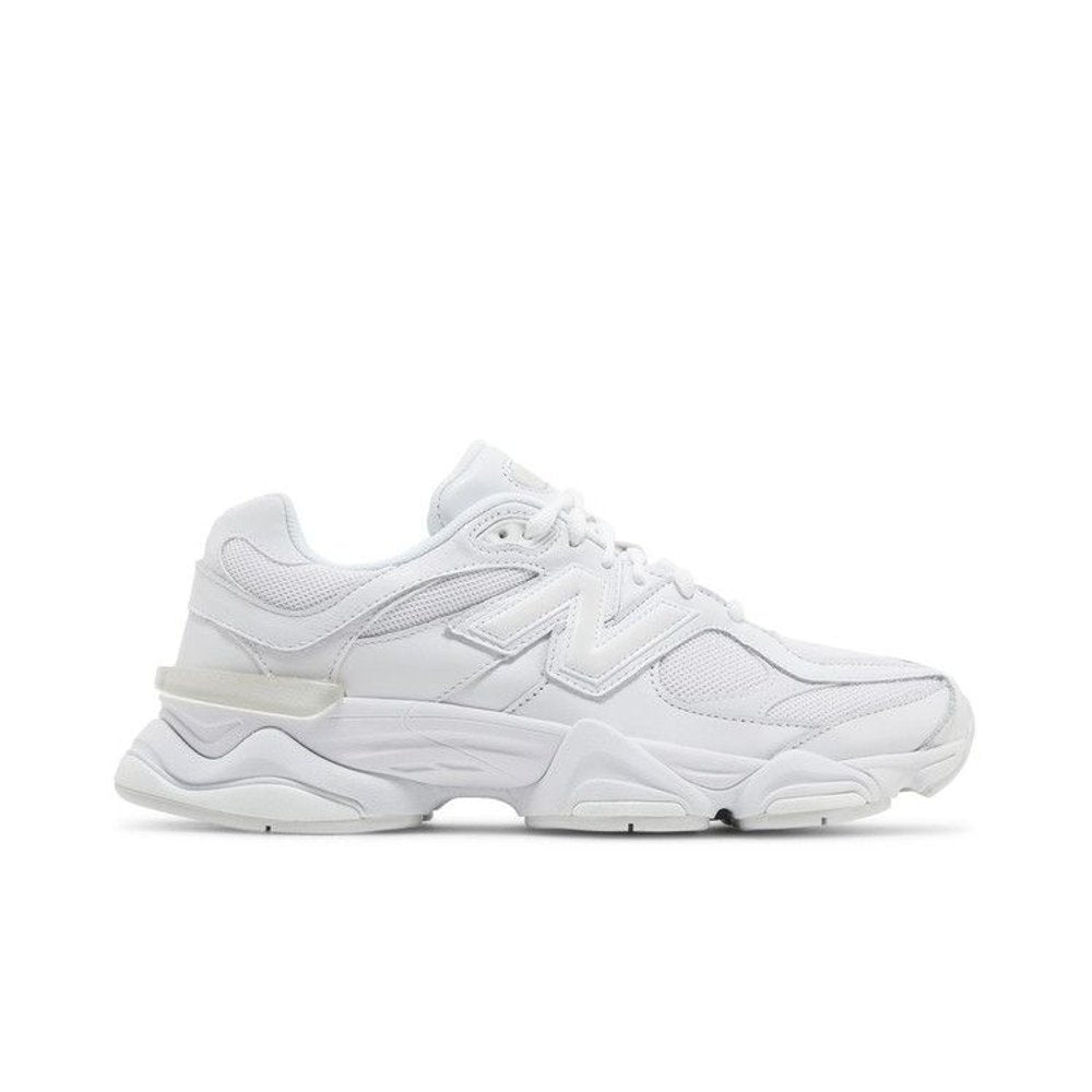 New Balance 9060 Triple White – boční pohled | Purekickz