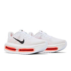 Nike Vomero Premium White Bright Crimson – lifestyle foto | Purekickz
