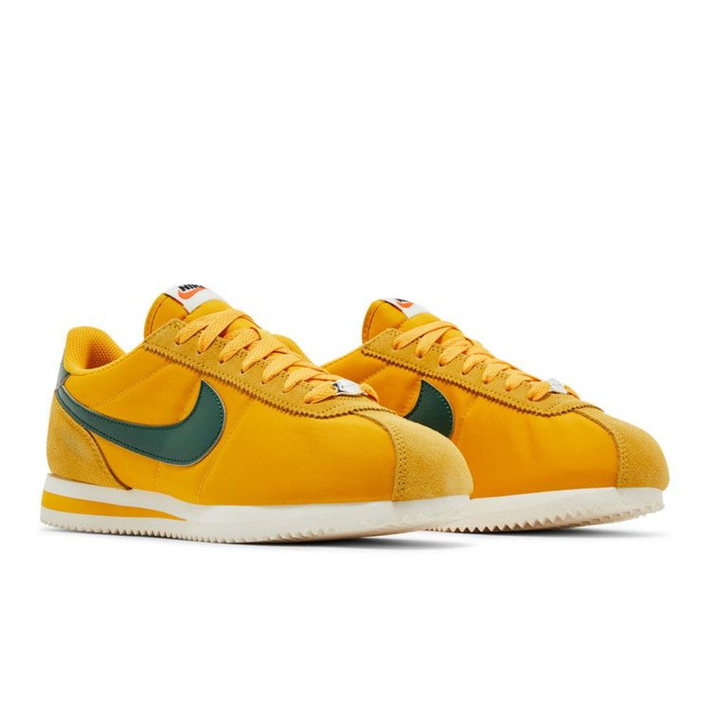 Nike Cortez Textile Yellow Ochre Gorge Green (W) – lifestyle foto | Purekickz