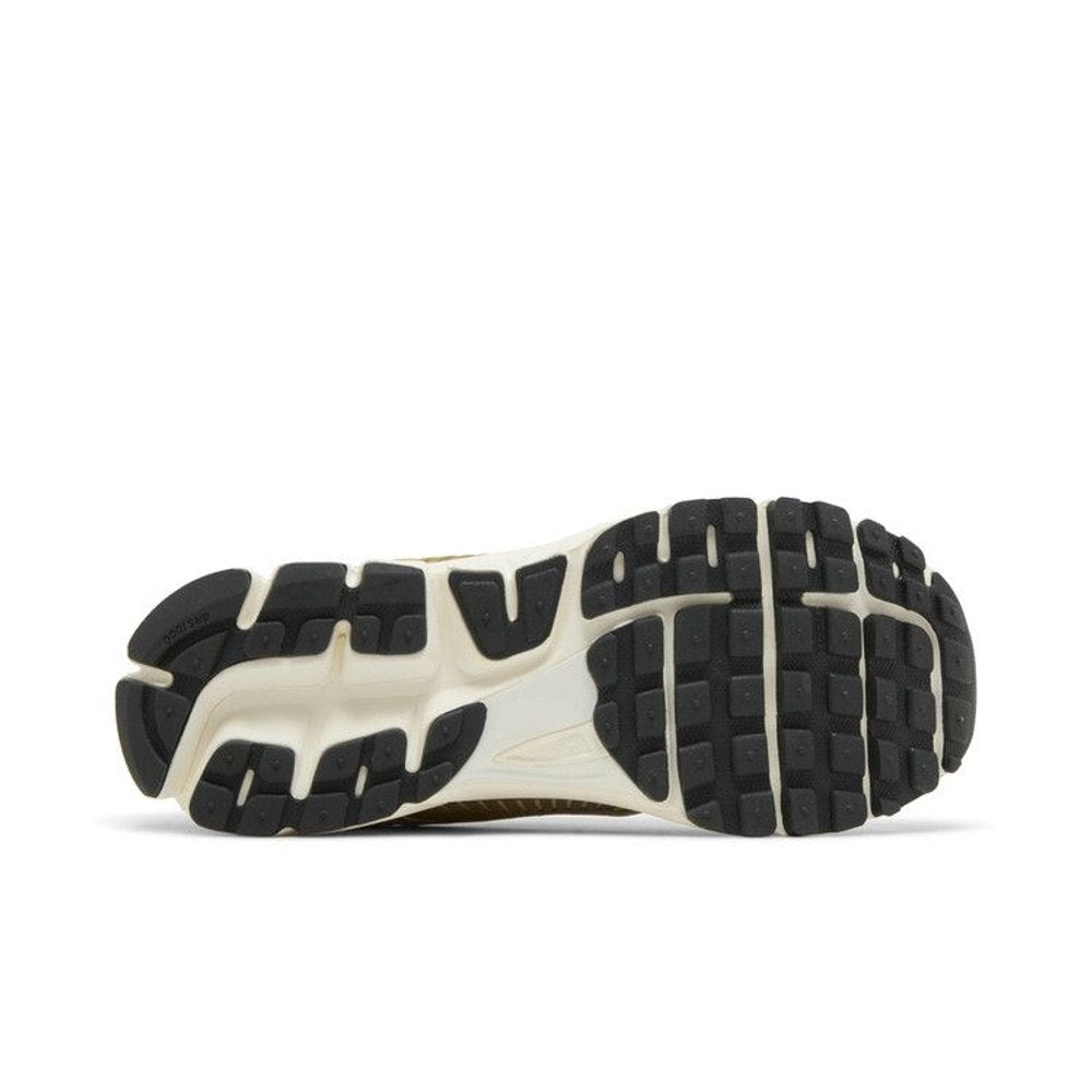 Nike Zoom Vomero 5 Metallic Gold (W) – zadní pohled | Purekickz