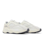 adidas Yeezy Boost 700 Analog – lifestyle foto | Purekickz