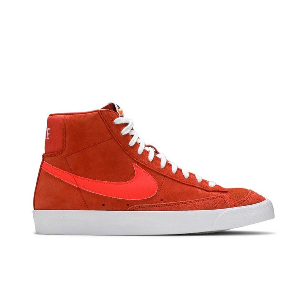 Nike Blazer Mid 77 Mantra Orange – boční pohled | Purekickz