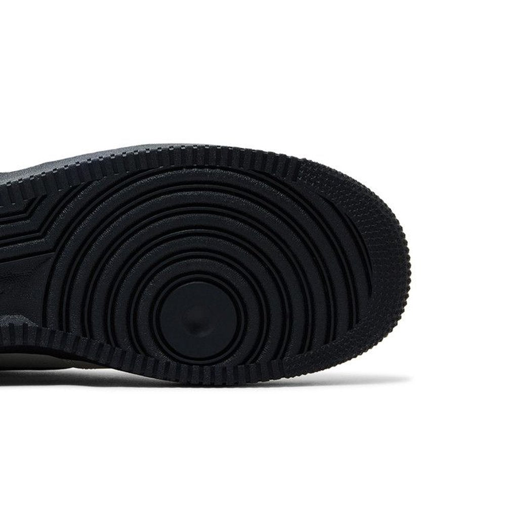 Nike Air Force 1 '07 Light Bone Black – pohled shora | Purekickz