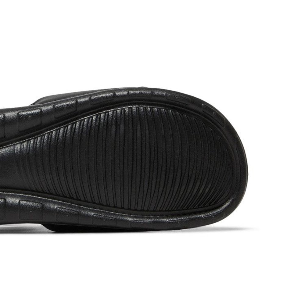 Nike Victori One Slide Triple Black – pohled shora | Purekickz