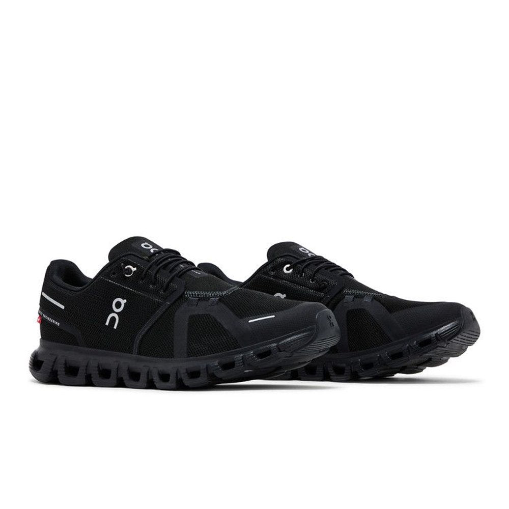 On Running Cloud 6 All Black – lifestyle foto | Purekickz