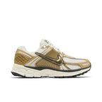 Nike Zoom Vomero 5 Metallic Gold (W) – boční pohled | Purekickz