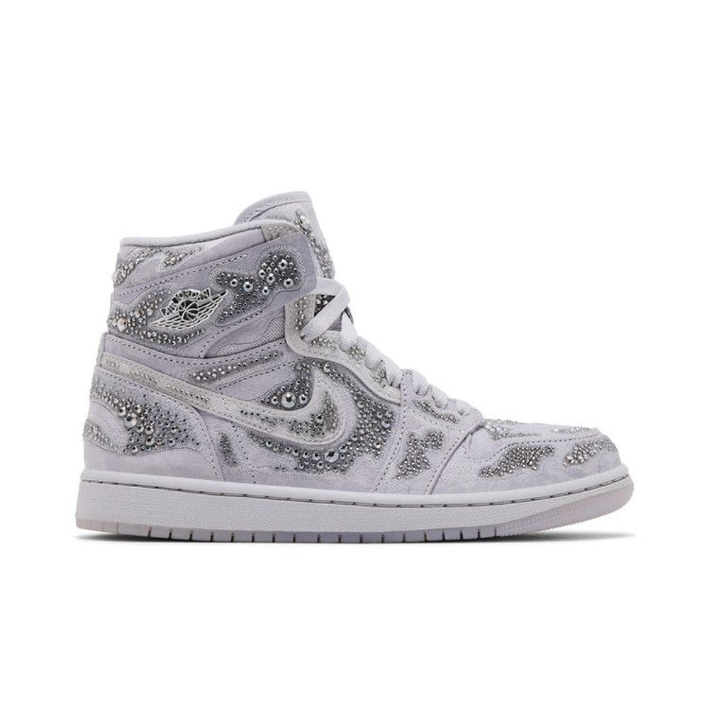 Jordan 1 Retro High OG Swarovski Vast Grey (W) – boční pohled | Purekickz