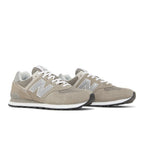 New Balance 574 Grey White – lifestyle foto | Purekickz