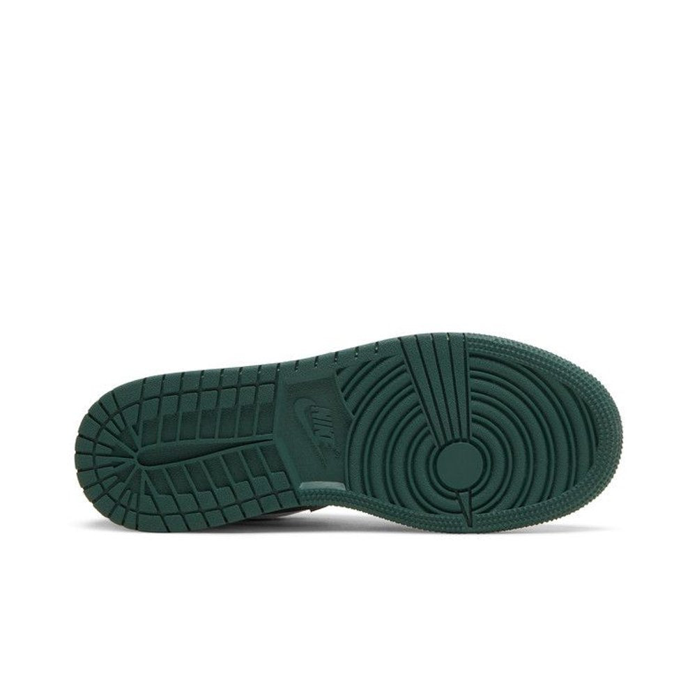 Jordan 1 Low Green Toe (GS) – zadní pohled | Purekickz