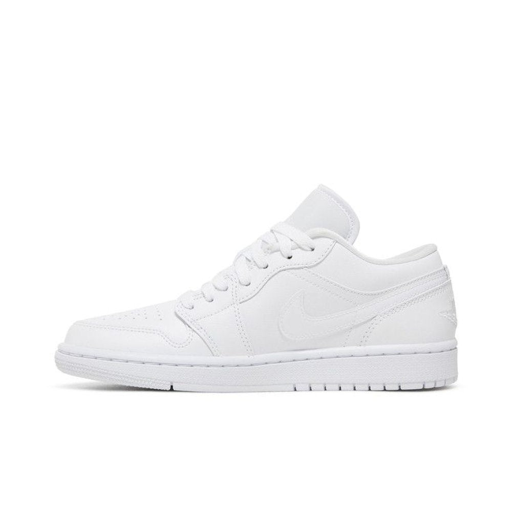 Jordan 1 Low Triple White (2022) (W) – hlavní pohled | Purekickz