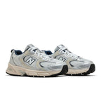 New Balance 530 Summer Fog Navy (GS) – lifestyle foto | Purekickz