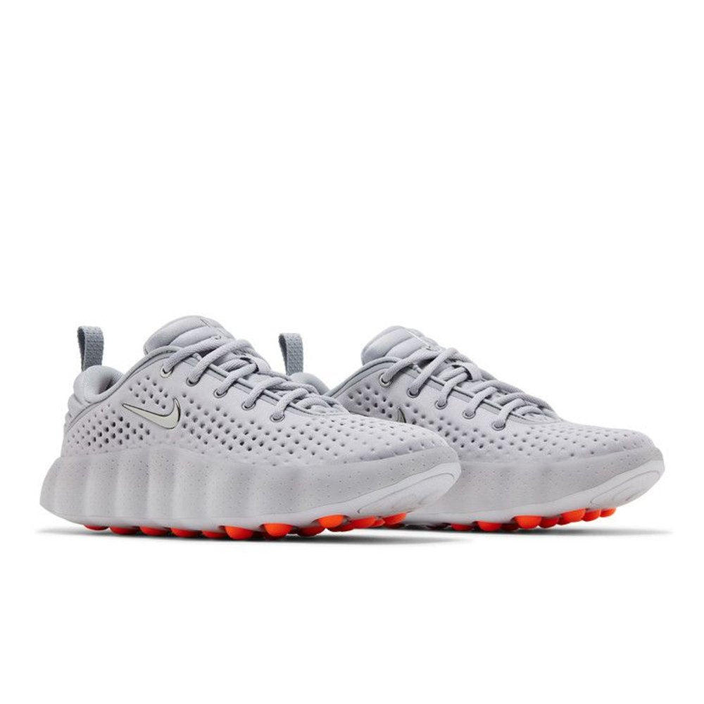 Nike Mind 002 Light Smoke Grey (W) – lifestyle foto | Purekickz