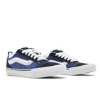 Vans Knu Skool Navy White – lifestyle foto | Purekickz