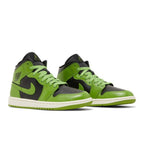 Wmns Air Jordan 1 Mid 'Altitude Green' – lifestyle foto | Purekickz