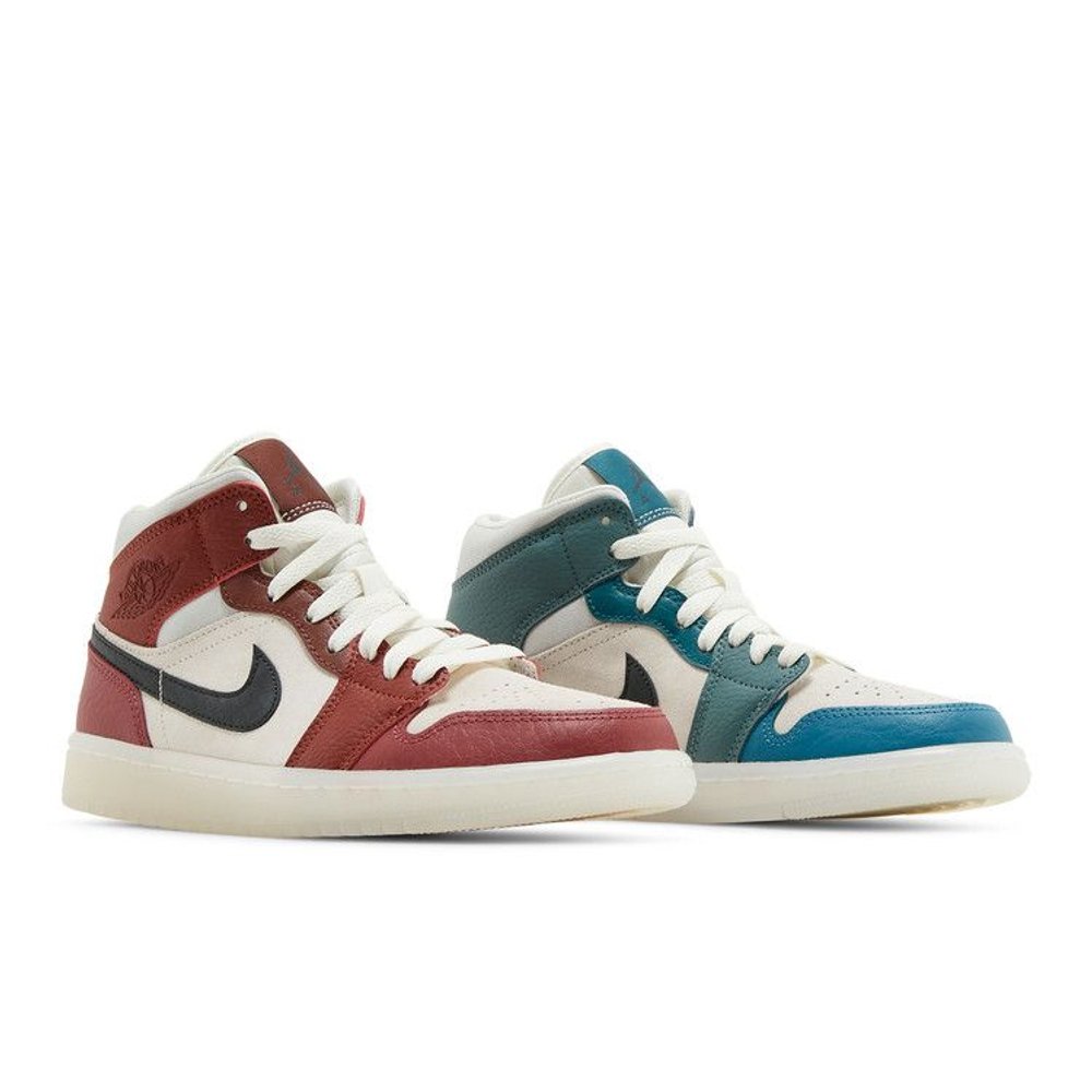 Wmns Air Jordan 1 Mid 'Anti Gravity Machines' – lifestyle foto | Purekickz