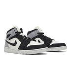 Wmns Air Jordan 1 Mid SE 'Light Steel Grey Canvas' – lifestyle foto | Purekickz