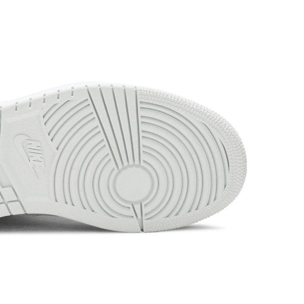 Wmns Air Jordan 1 Mid 'Spruce Aura' – pohled shora | Purekickz
