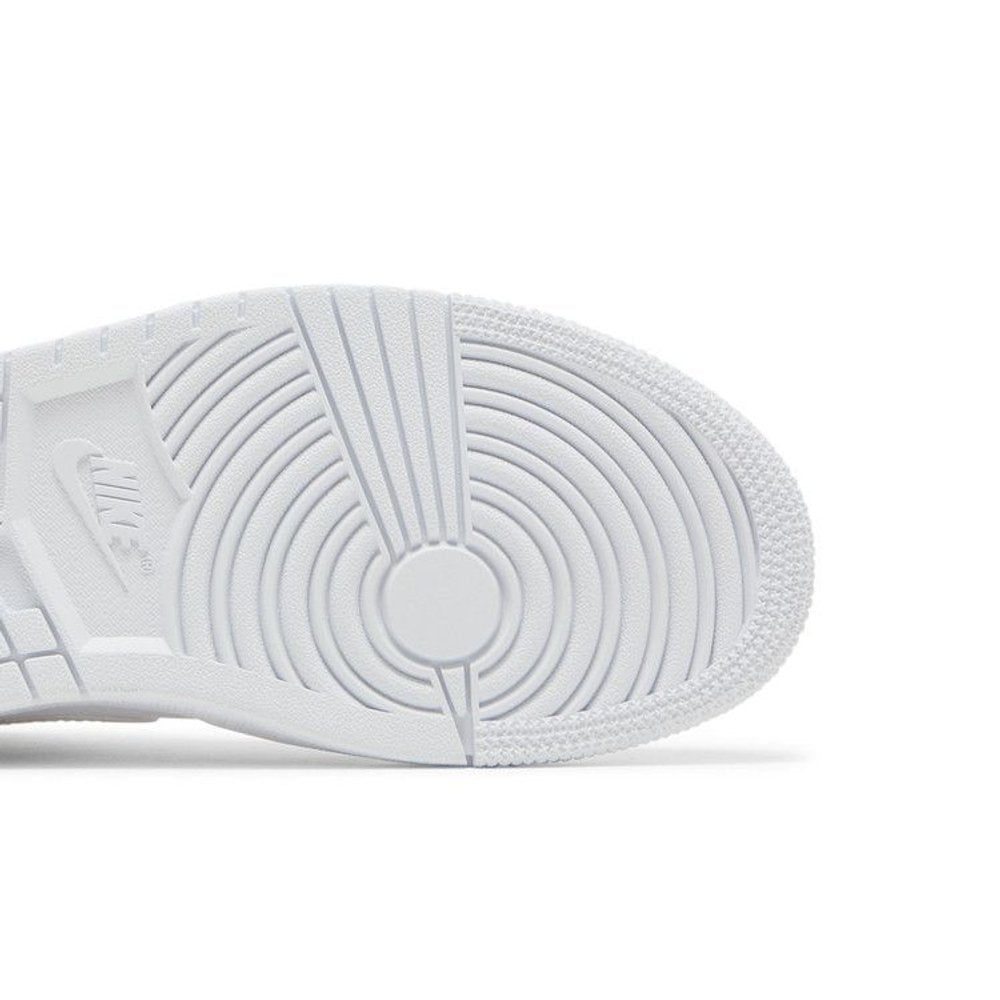 Air Jordan Mid Triple White (2022) (W) – pohled shora | Purekickz