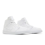 Air Jordan Mid Triple White (2022) (W) – lifestyle foto | Purekickz